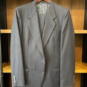 Charcoal Gray Men's Suit - 100% Fine Wool - 1990's Vintage w/ Timeless Design